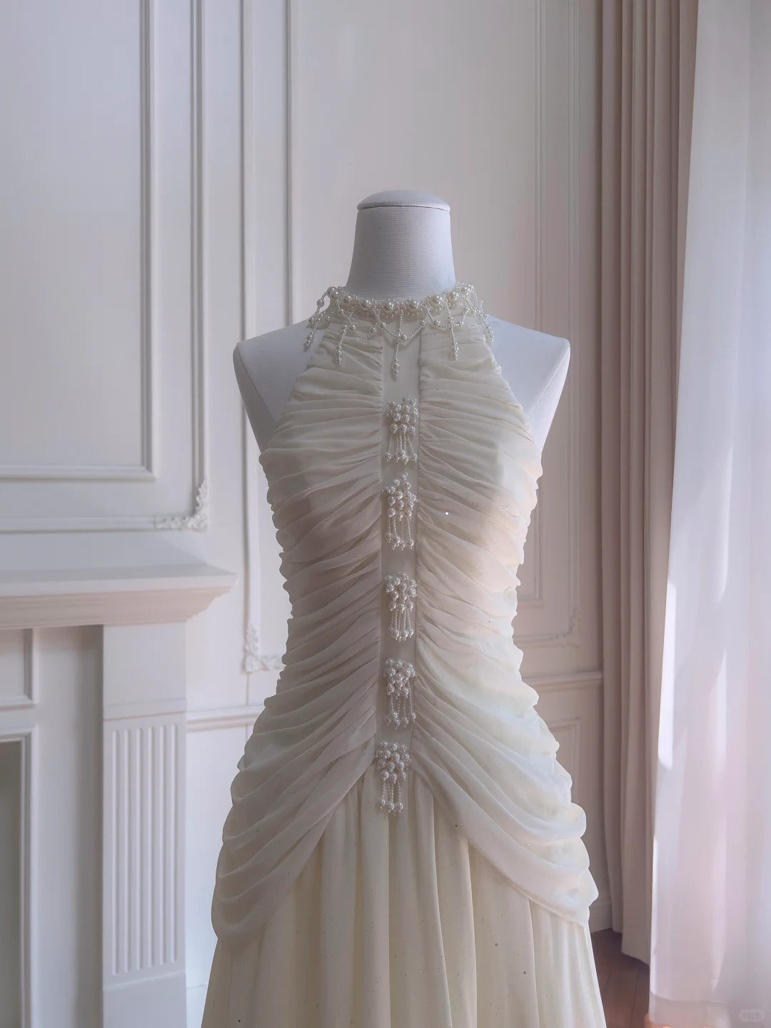 Elegant Ivory A-Line Halter Nack Pearl Pleated Chiffon Prom Dress Evening Dress