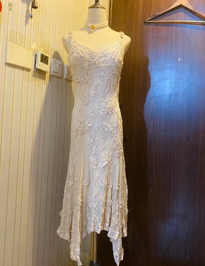 Elegant Ivory Deep V Halter-Neck Irregular Lace Prom Dress Evening Dress