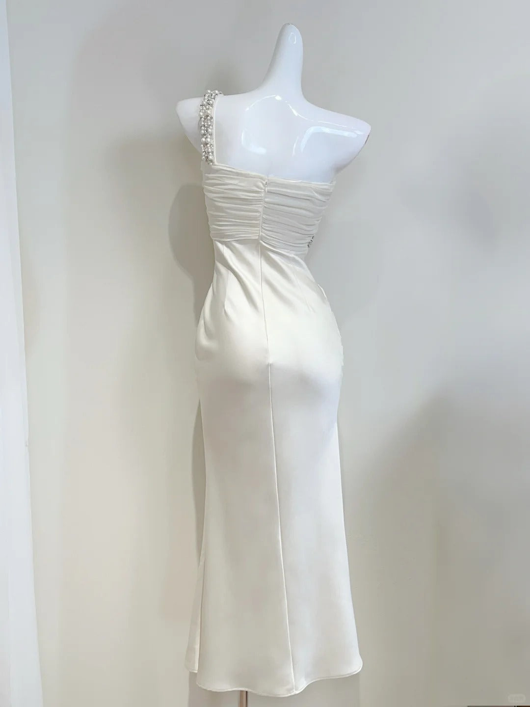 Elegant Ivory Mermaid One-Shoulder Neckline Pearl Rhinestone Satin Long Prom Dress Evening Dress Bridesmaid Dress
