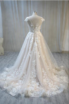 Elegant Long A-Line Bateau Backless Appliques Lace Tulle Wedding Dress