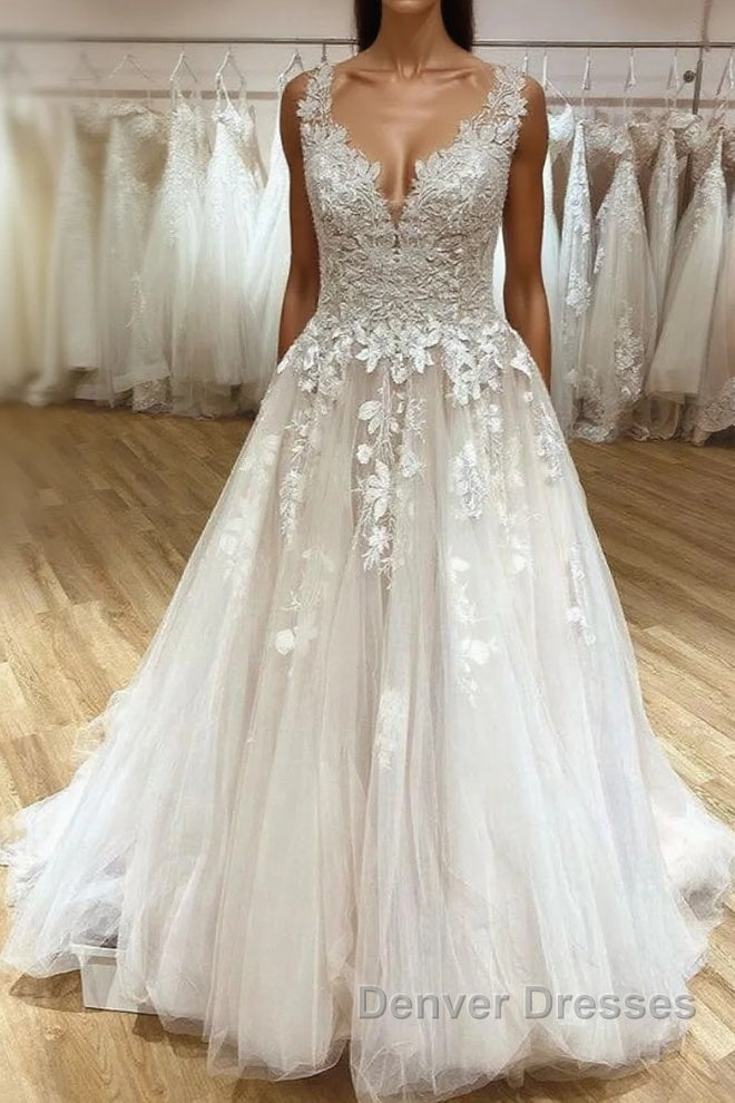 Elegant Long A-Line Sweetheart Appliques Lace Tulle Wedding Dress Main image