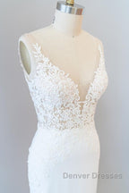 Elegant Long Mermaid V-neck Lace Backless Wedding Dress