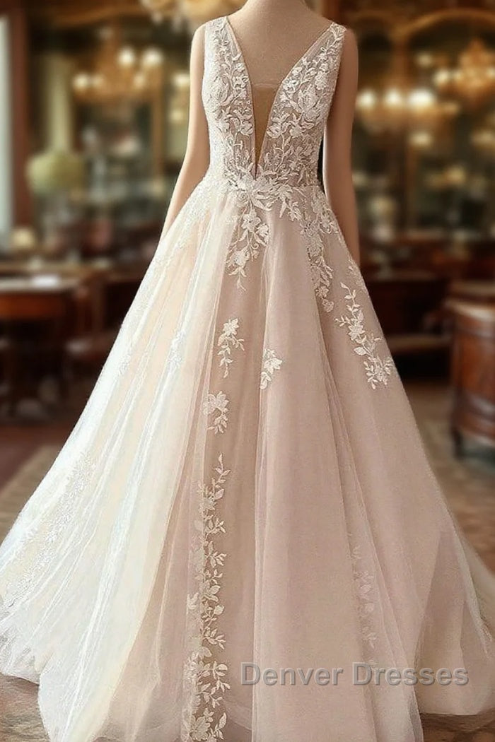 Elegant Long Sweetheart A-Line Tulle Appliques Lace Wedding Dress Main image