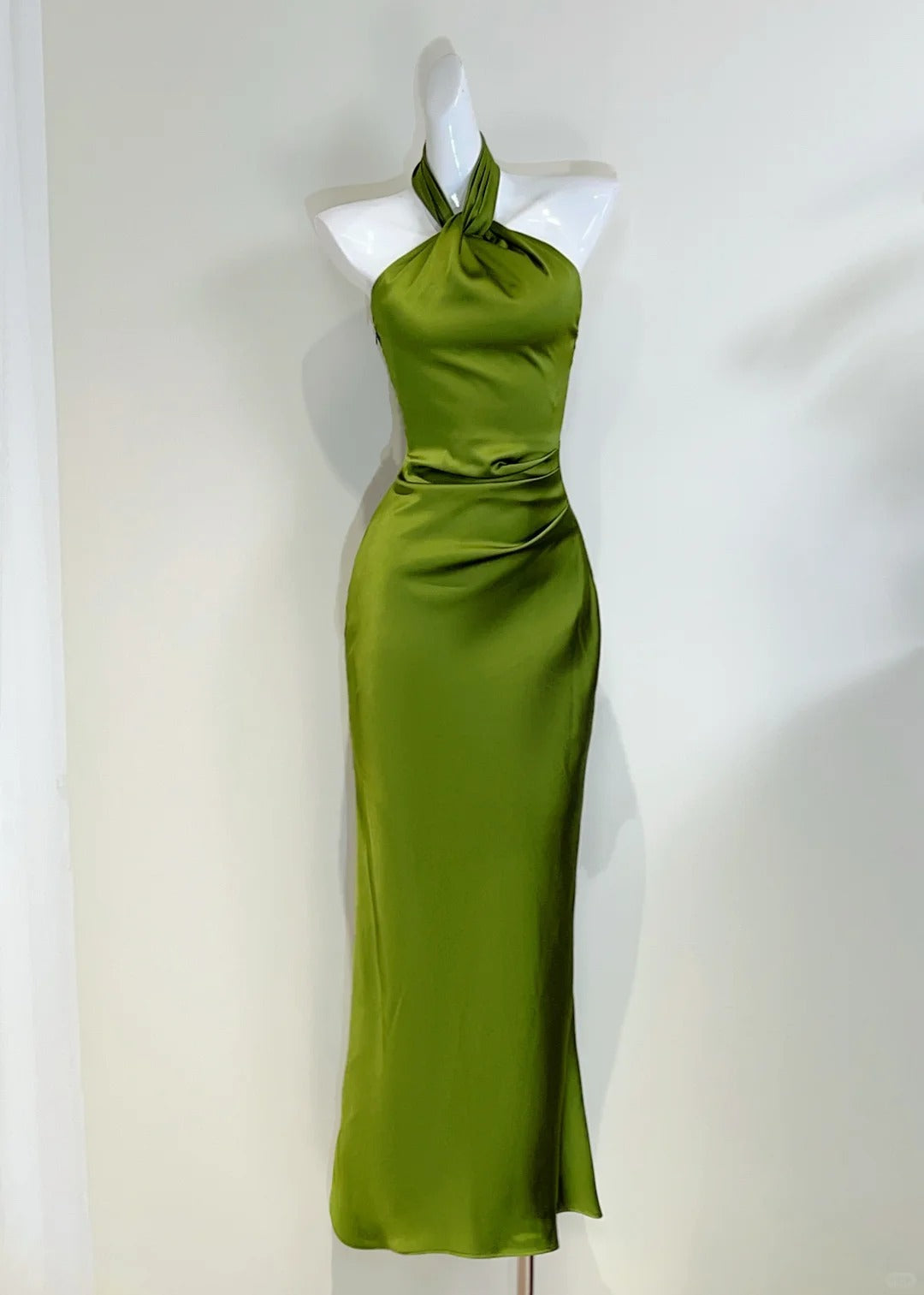 Elegant Minimalist Green Slim Halter Neck Satin Long Prom Dress Evening Dress Secondary image