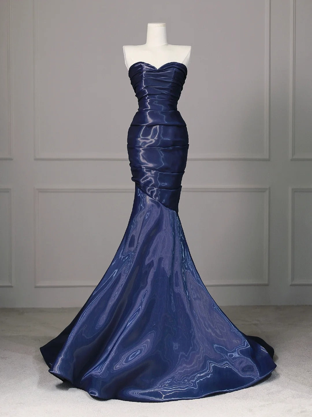 Elegant Navy Blue Mermaid Strapless Pleated Satin Long Prom Dress Evening Dress Secondary image