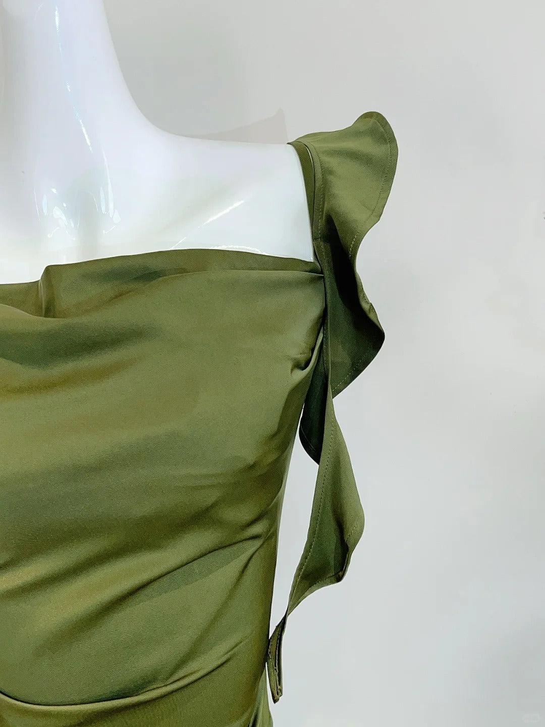 Elegant Olive Green Slim Fit Ruffled Satin Prom Dress Evening Dress