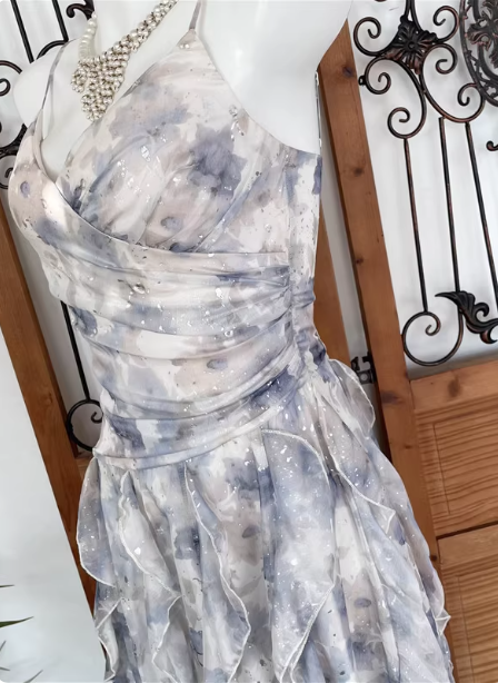 Elegant Printed Spaghetti Strap V-Neck Ruffled Layered Tulle Prom Dress