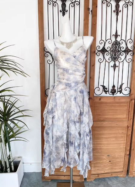 Elegant Printed Spaghetti Strap V-Neck Ruffled Layered Tulle Prom Dress
