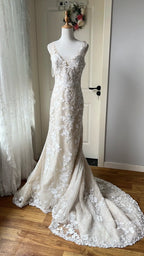 Elegant Retro Ivory Mermaid V-Neck Halter Lace Train Prom Dress Wedding Dress