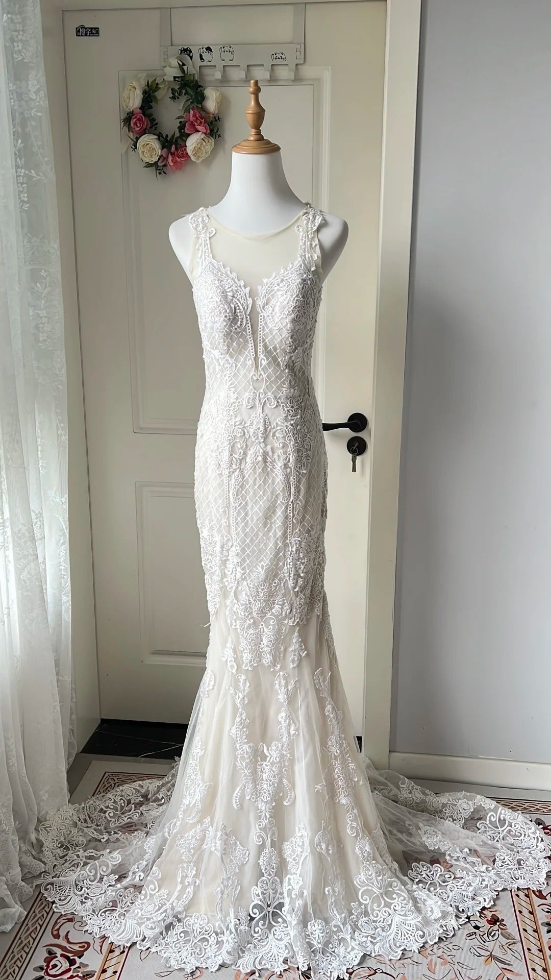 Elegant Retro White Mermaid Round Neck Lace Train Prom Dress Evening Dress Wedding Dress Main image