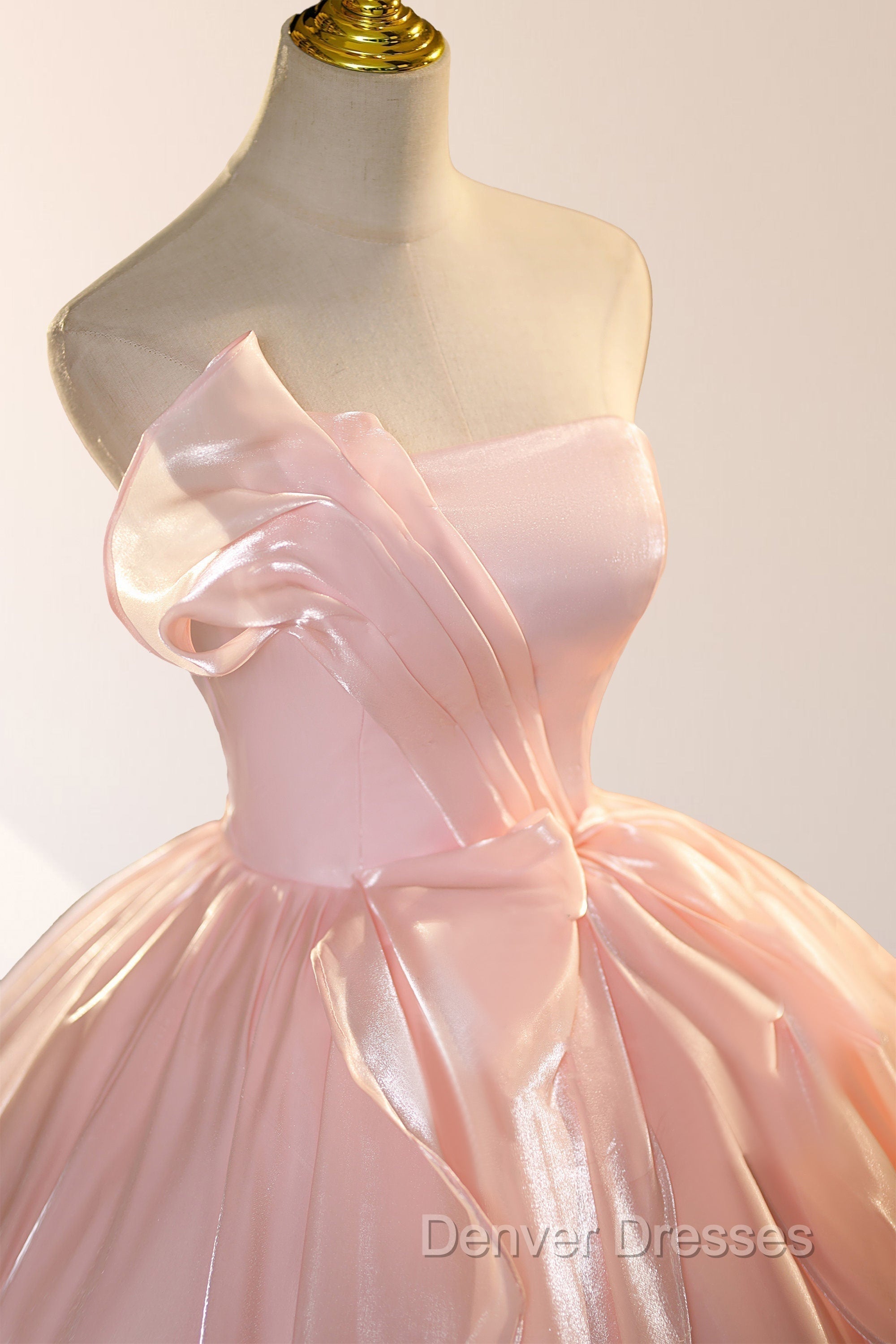 Elegant Shiny Pink Organza Ball Gown Quinceanera Dress