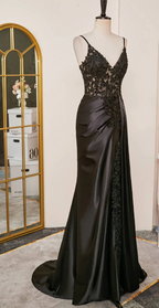 Elegant Black Spaghetti Straps Evening Dress Satin Sheath Long Prom Dress With Slits