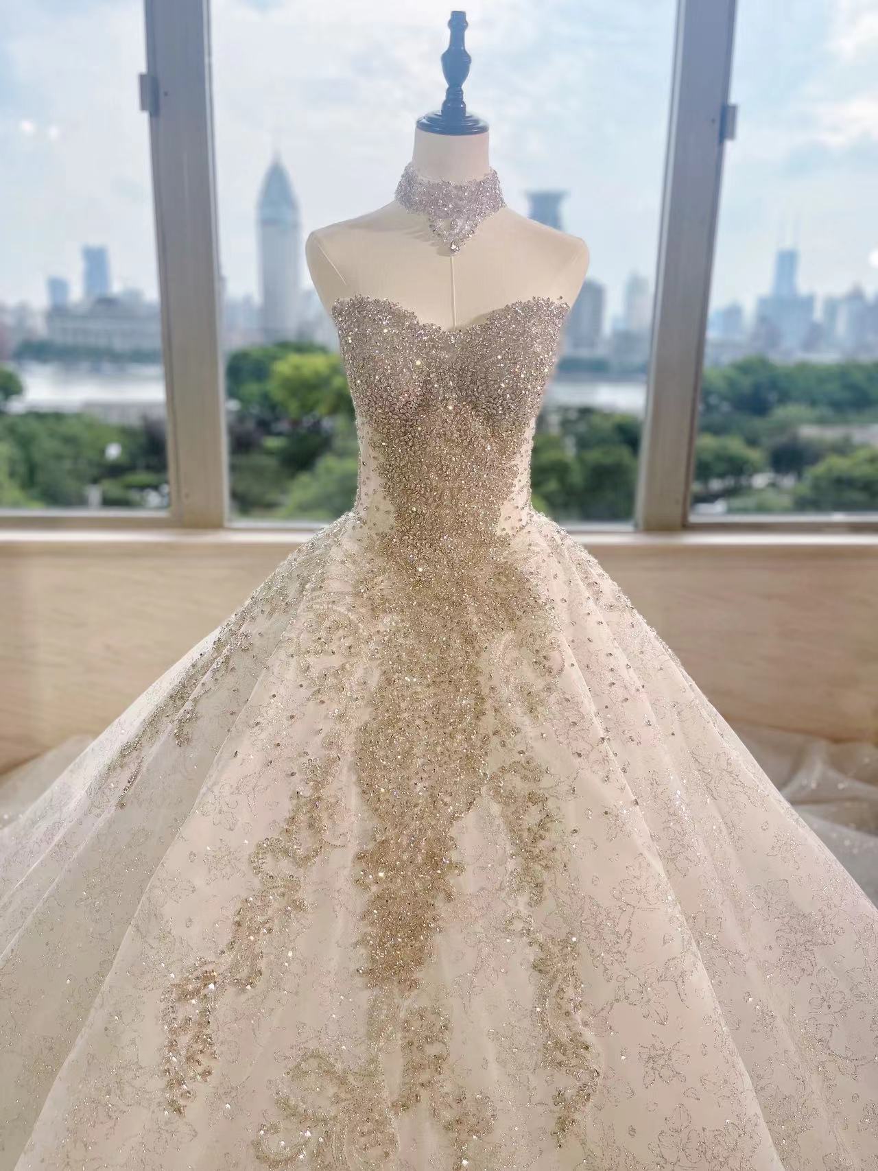 Elegant Sweetheart Strapless Sleeveless Wedding Dresses Ball Gown Beads With Lace-Up Back