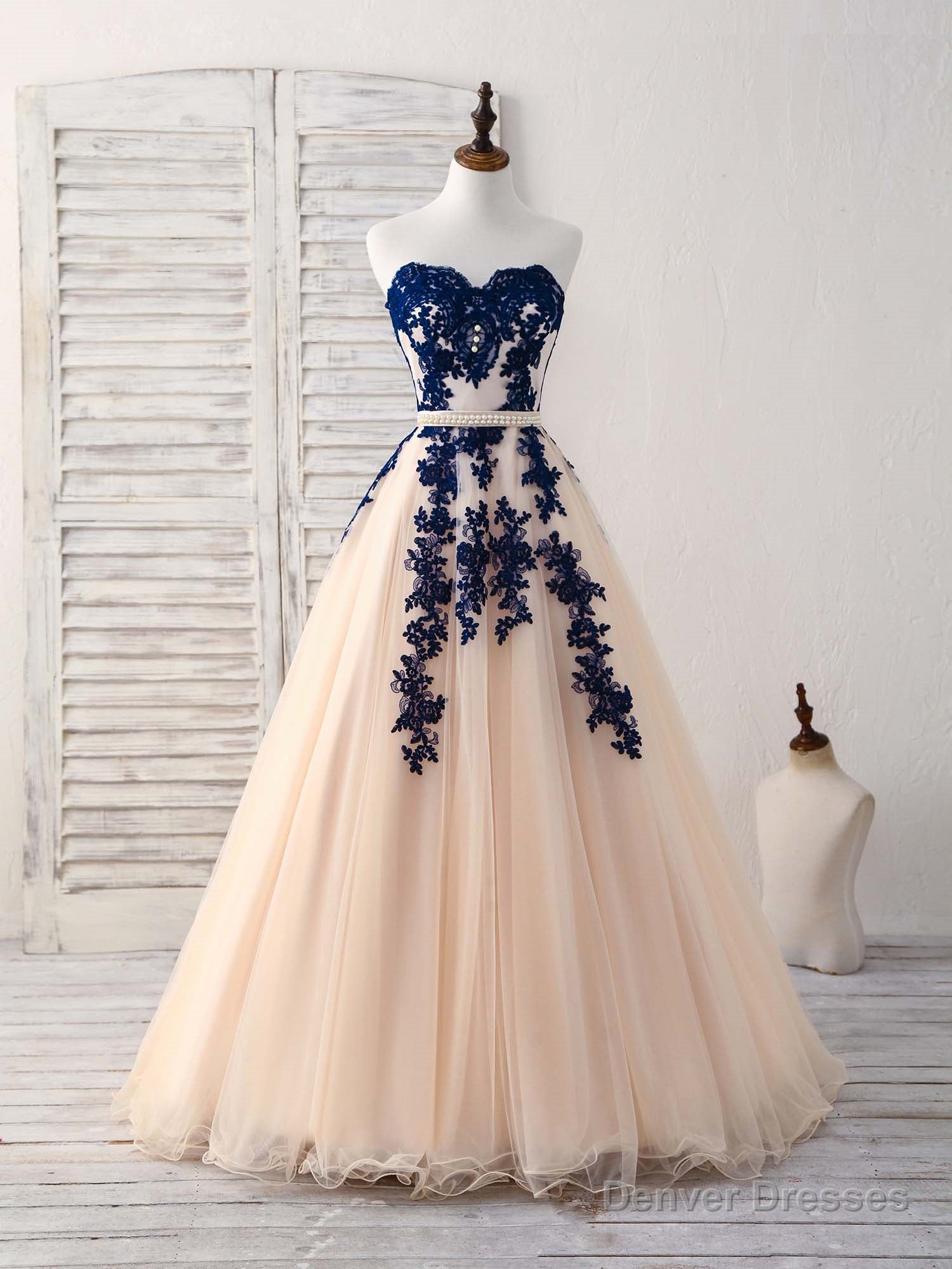 Elegant Sweetheart Tulle Lace Applique Blue Long Prom Dresses Main image