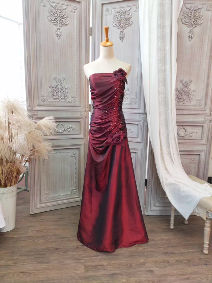 Elegant Vintage Burgundy Strapless Ruched Satin Long Prom Dress Evening Dress Main image