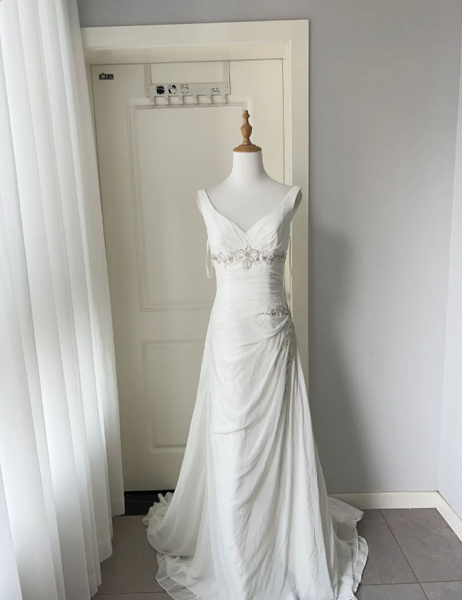 Elegant White Deep V-Neck Beaded Chiffon Prom Dress Evening Dress Secondary image