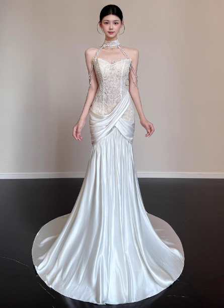 Elegant White Mermaid Halter Neck Lace Satin Train Wedding Dress Secondary image