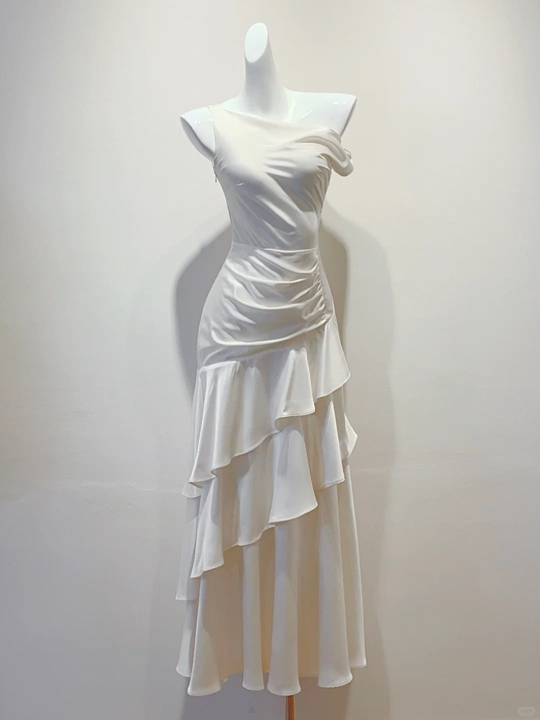 Elegant White Mermaid Ruffle Satin Prom Dress Evening Dress Bridesmaid Dress Main image