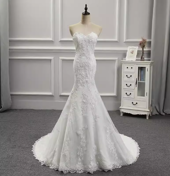 Elegant White Mermaid Sweetheart Neck Lace Train Wedding Dress Main image