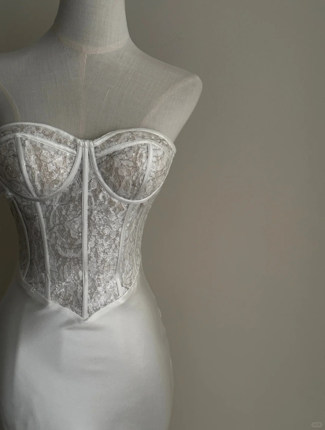 Elegant White Mermaid Sweetheart Neckline Lace Satin Long Wedding Dress