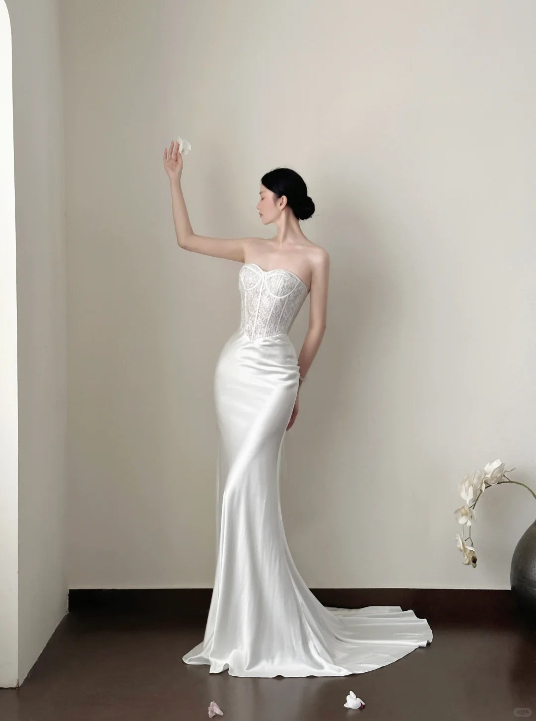 Elegant White Mermaid Sweetheart Neckline Lace Satin Long Wedding Dress