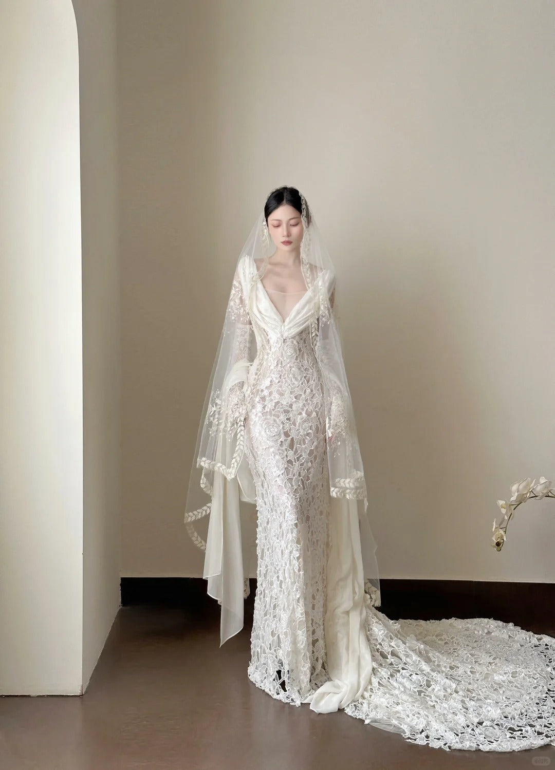 Elegant White Mermaid Train V-Neck Lace Wedding Dress Secondary image