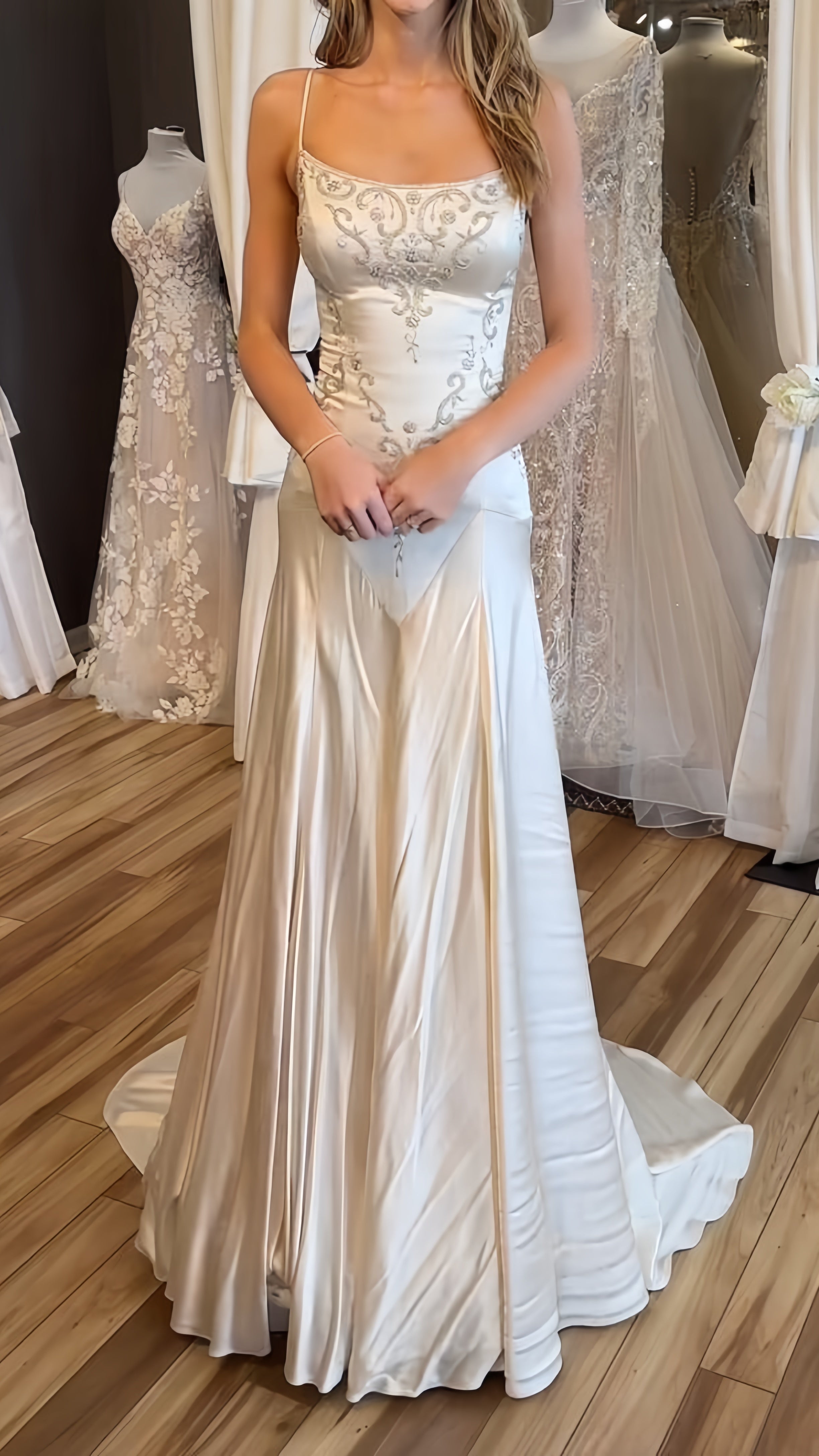 Exquisite Ivory Mermaid Long Wedding Dress Appliques Satin Bridal Dress