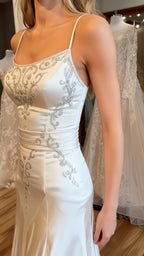 Exquisite Ivory Mermaid Long Wedding Dress Appliques Satin Bridal Dress