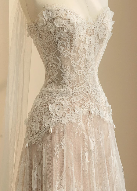 Flowing Lace Sweetheart Neckline A-Line Tulle Wedding Dress