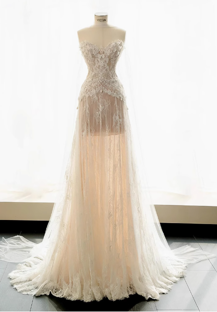 Flowing Lace Sweetheart Neckline A-Line Tulle Wedding Dress
