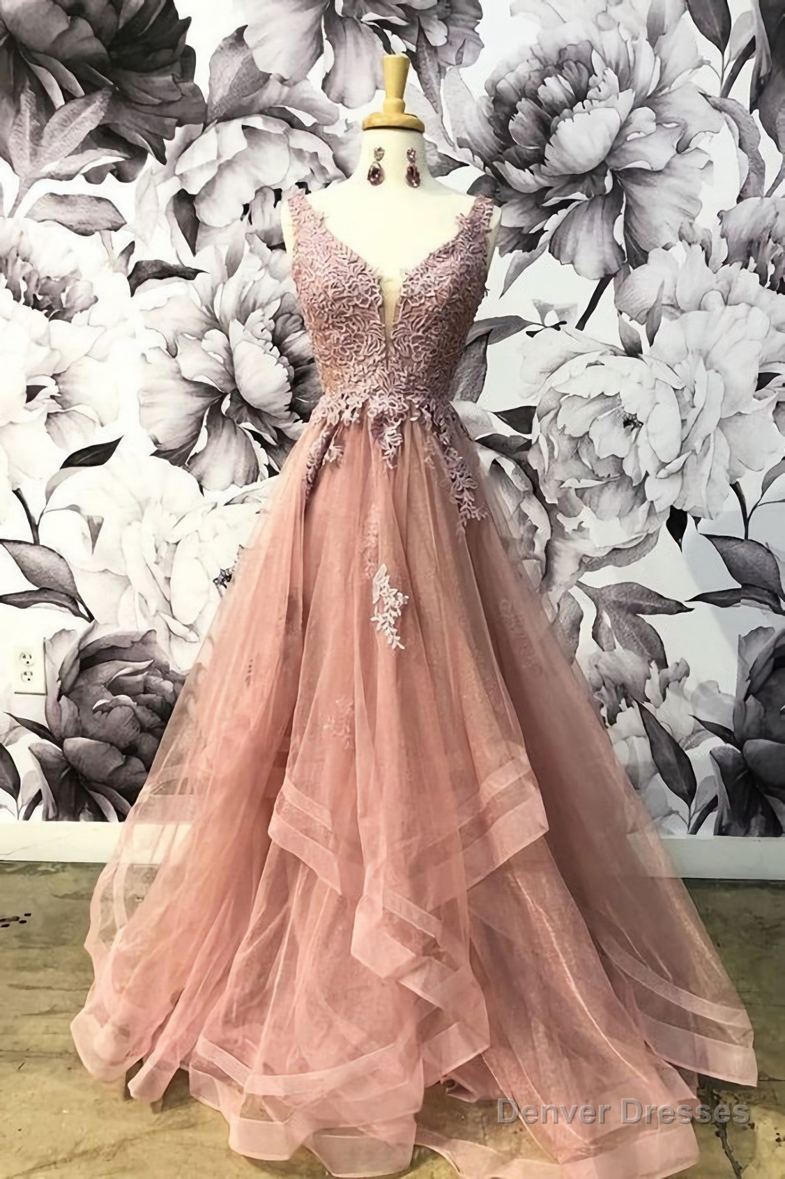 Unique Champagne Pink Tulle V Neck Lace Halter Lace Up Homecoming Dresses