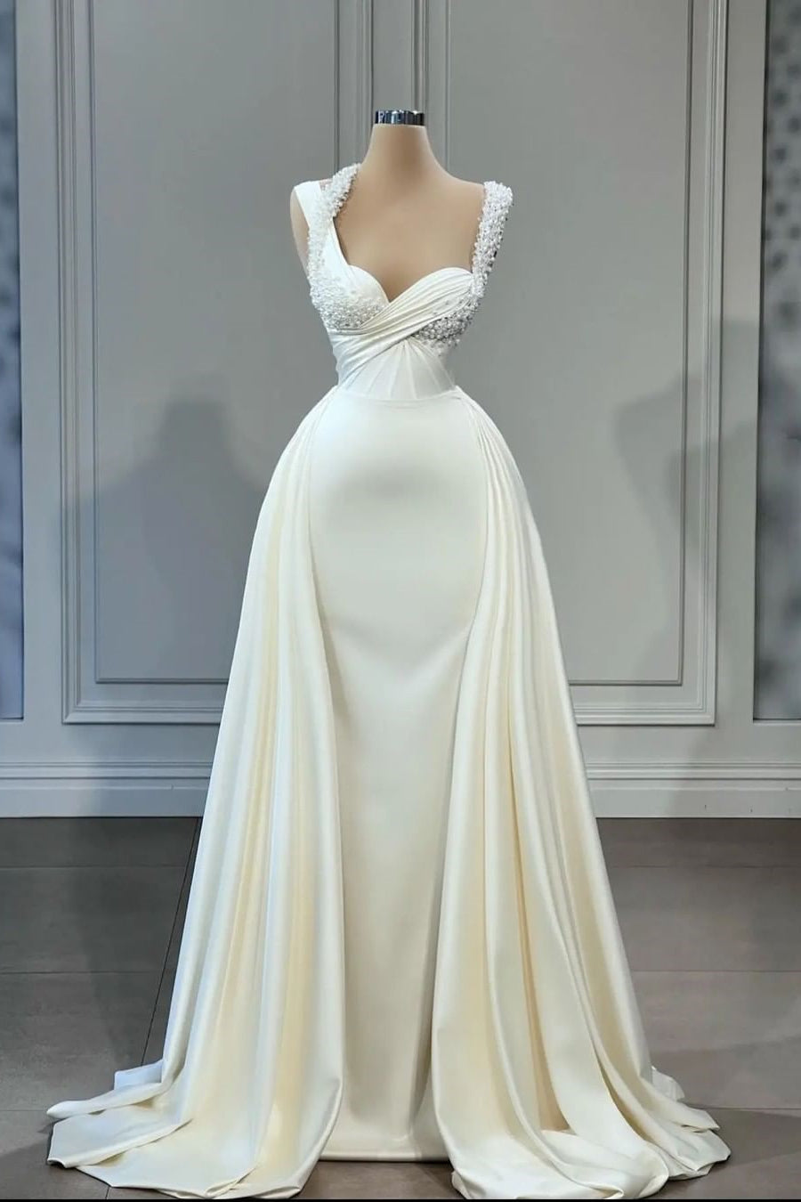 Glorious A-Line Sleeveless Sweetheart Beading Bridal Dress Main image