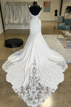 Gorgeous Spaghetti-Straps Sleeveless Mermaid Wedding Dress Appliques Lace Open Back With Buttons