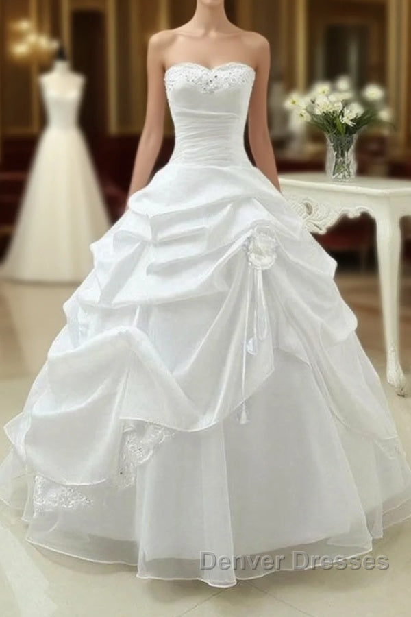 Gorgeous Sweetheart Beaded Ball Gowns Lace-Up Wedding Dress Main image
