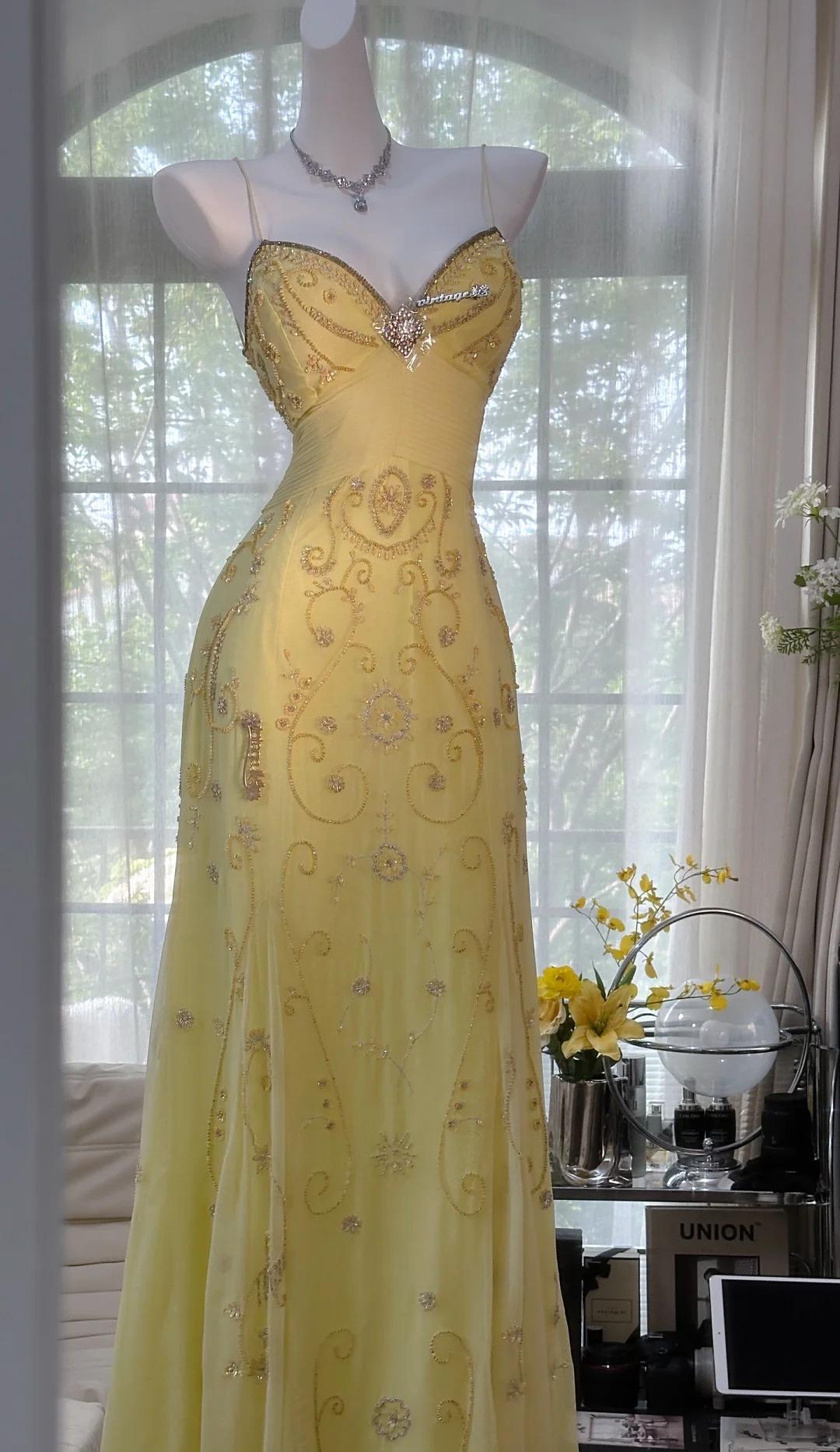 Gorgeous Butter Yellow Spaghetti Straps A-Line Tulle Beaded Long Prom Dress Backless Evening Gowns