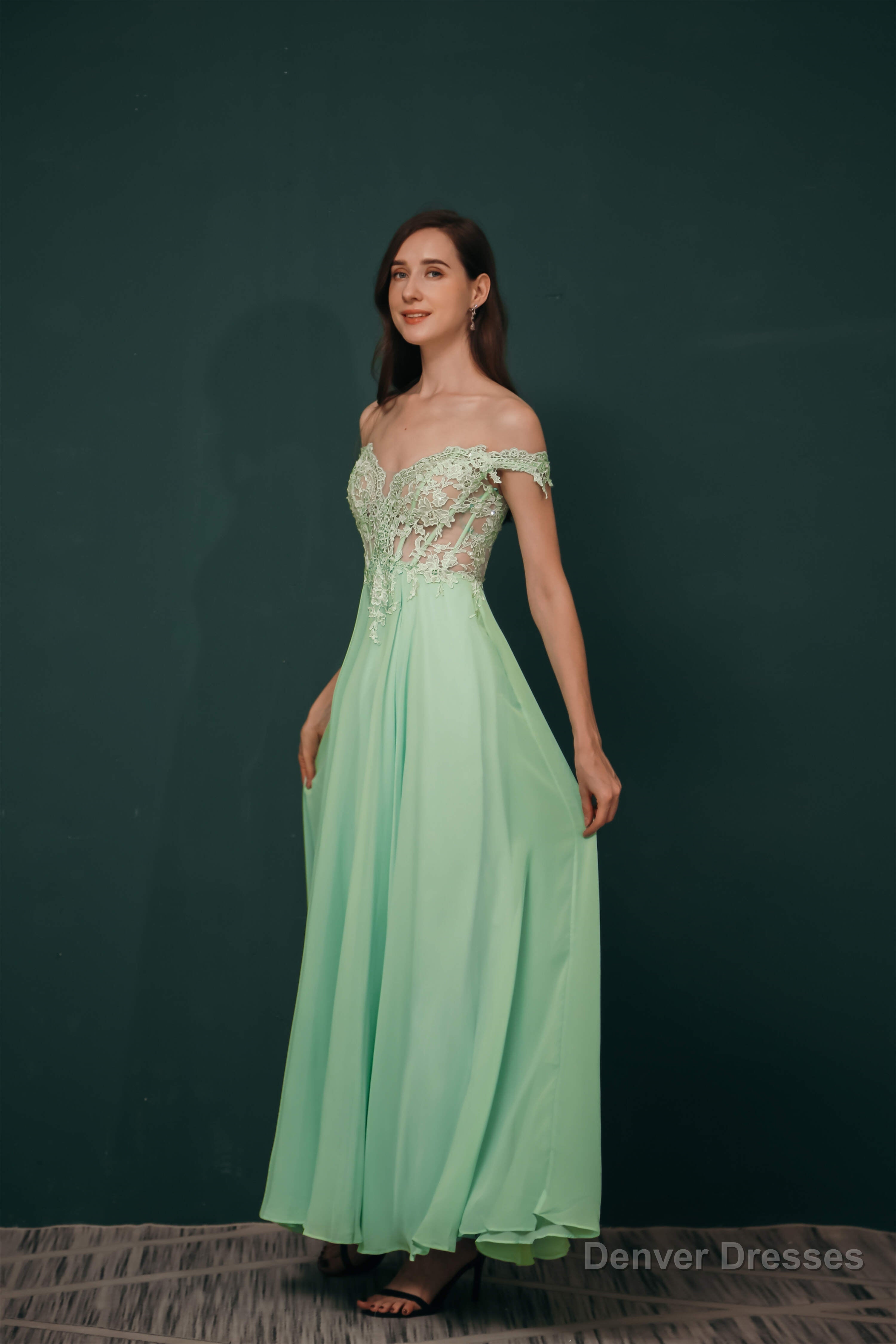 Off The Shoulder Charming Long Chiffon Prom Dresses With Appliques