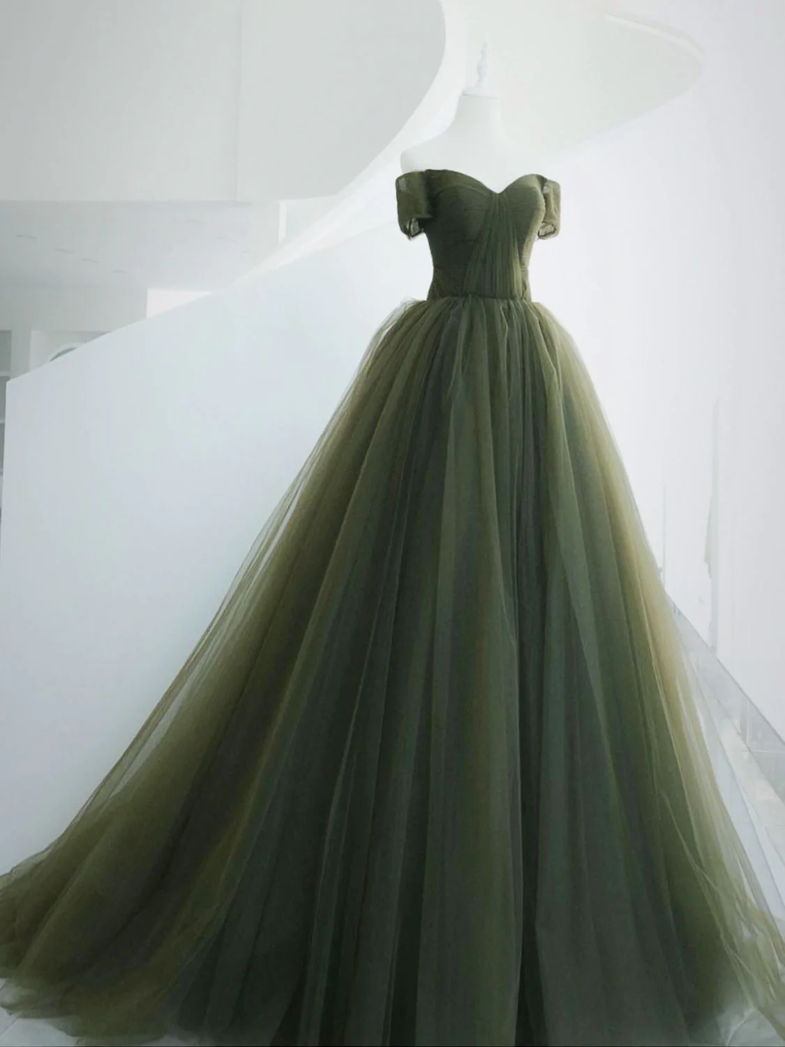 A-Line Sweetheart Neck Green Long Prom Dress, Sweep Train Green Formal Dress Main image