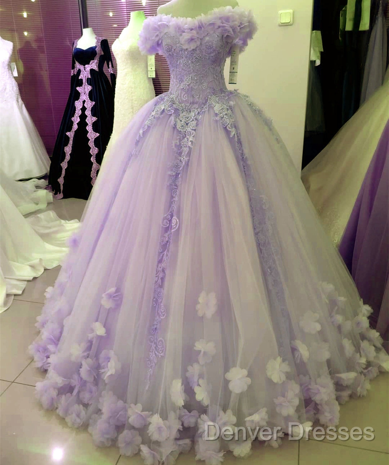 Lace Appliques Ball Gown Quinceanera Dress Tulle Flowers Secondary image
