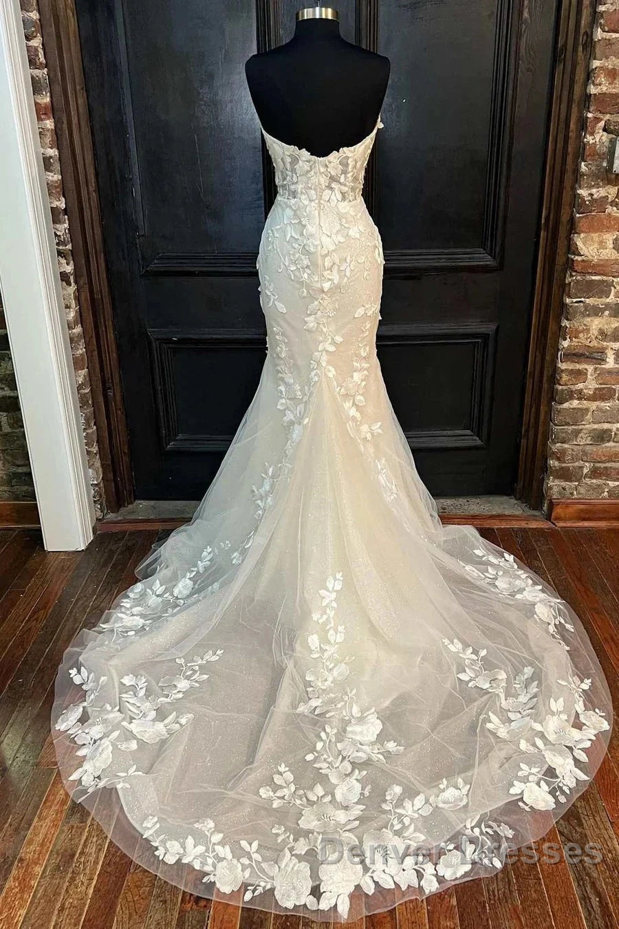 Lace Strapless Mermaid Long Bridal Gown Secondary image