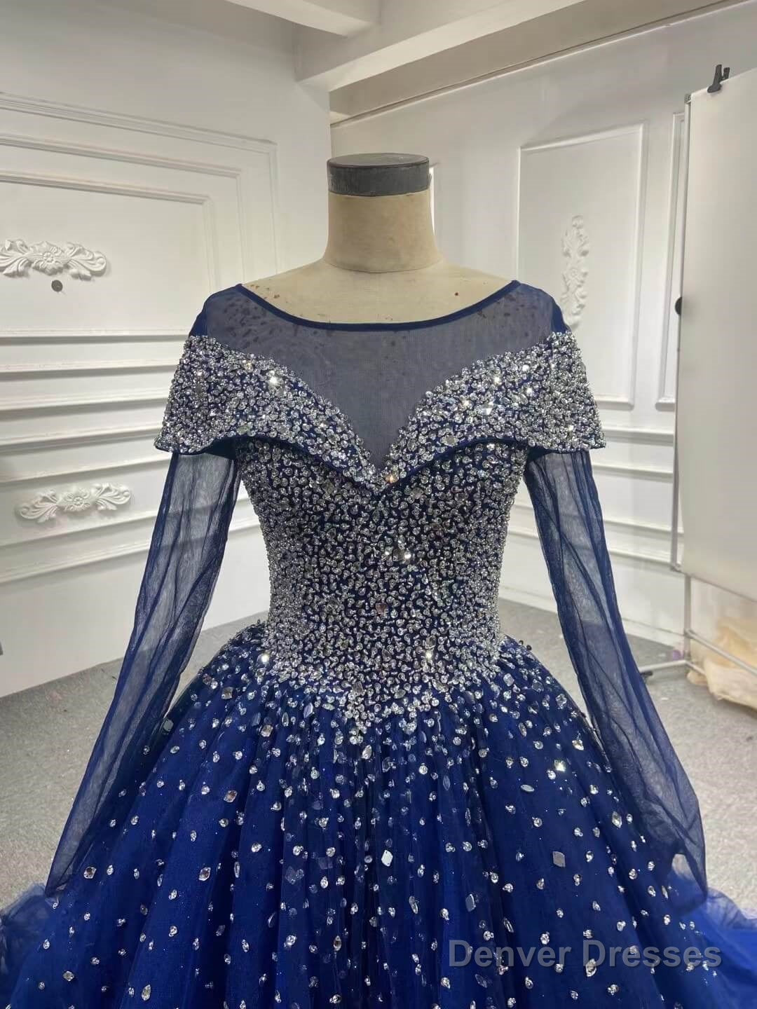 Long Sleeves Navy Blue Wedding Dresses Crystals Sequined Ball Gown Quince Dresses Secondary image