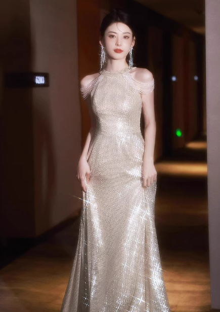 Luxurious Champagne Gold Halter Cold Shoulder Sequined Long Prom Dress Evening Dress