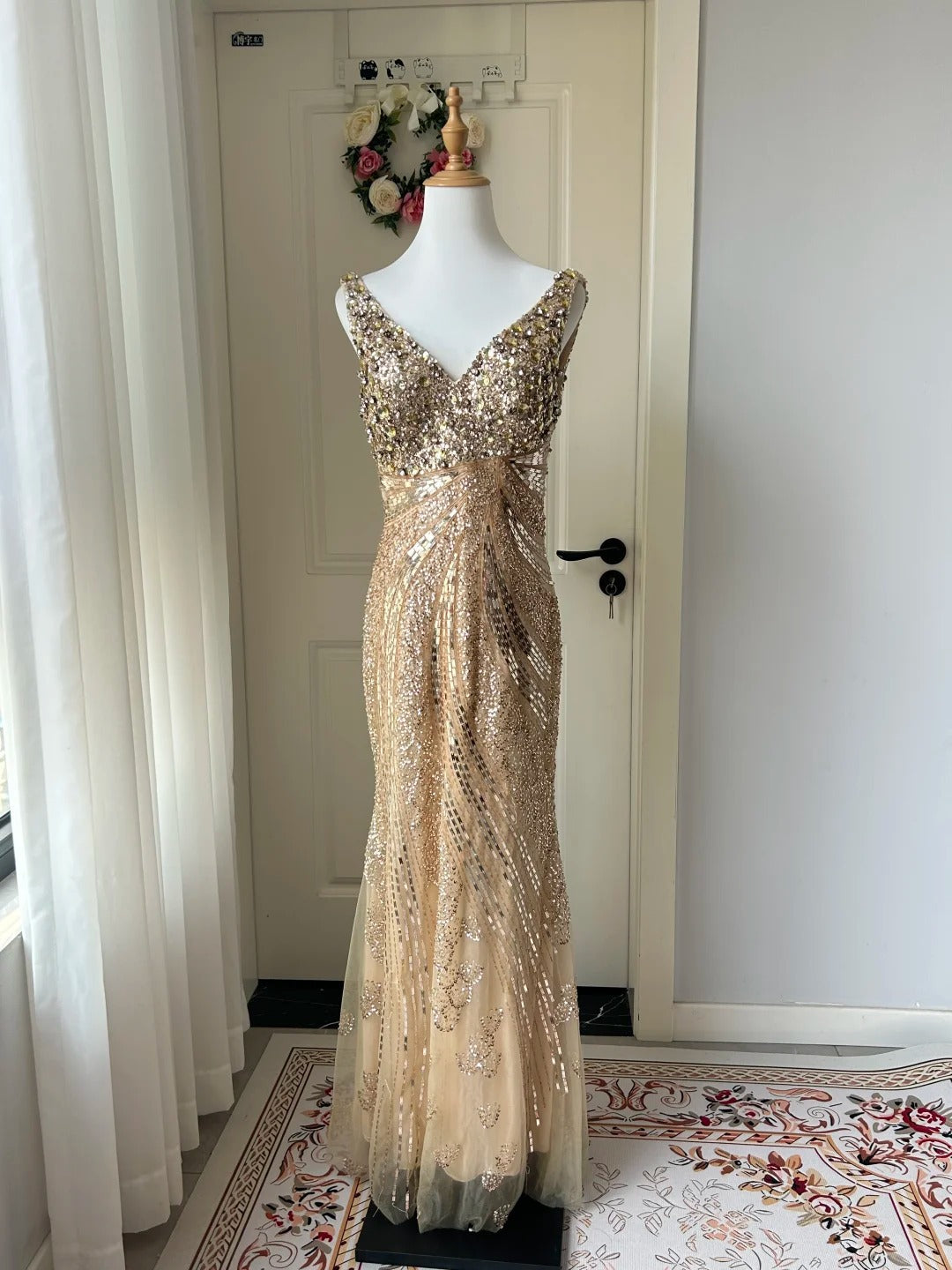 Luxurious Gold V-Neck Mermaid Sequined Long Prom Dress Evening Dress Secondary image