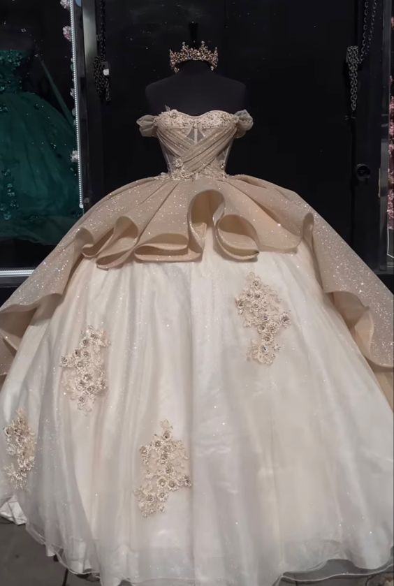 Luxury Quinceanera Dress Applique Corset Ball Gown Prom Sweet 16 Dress