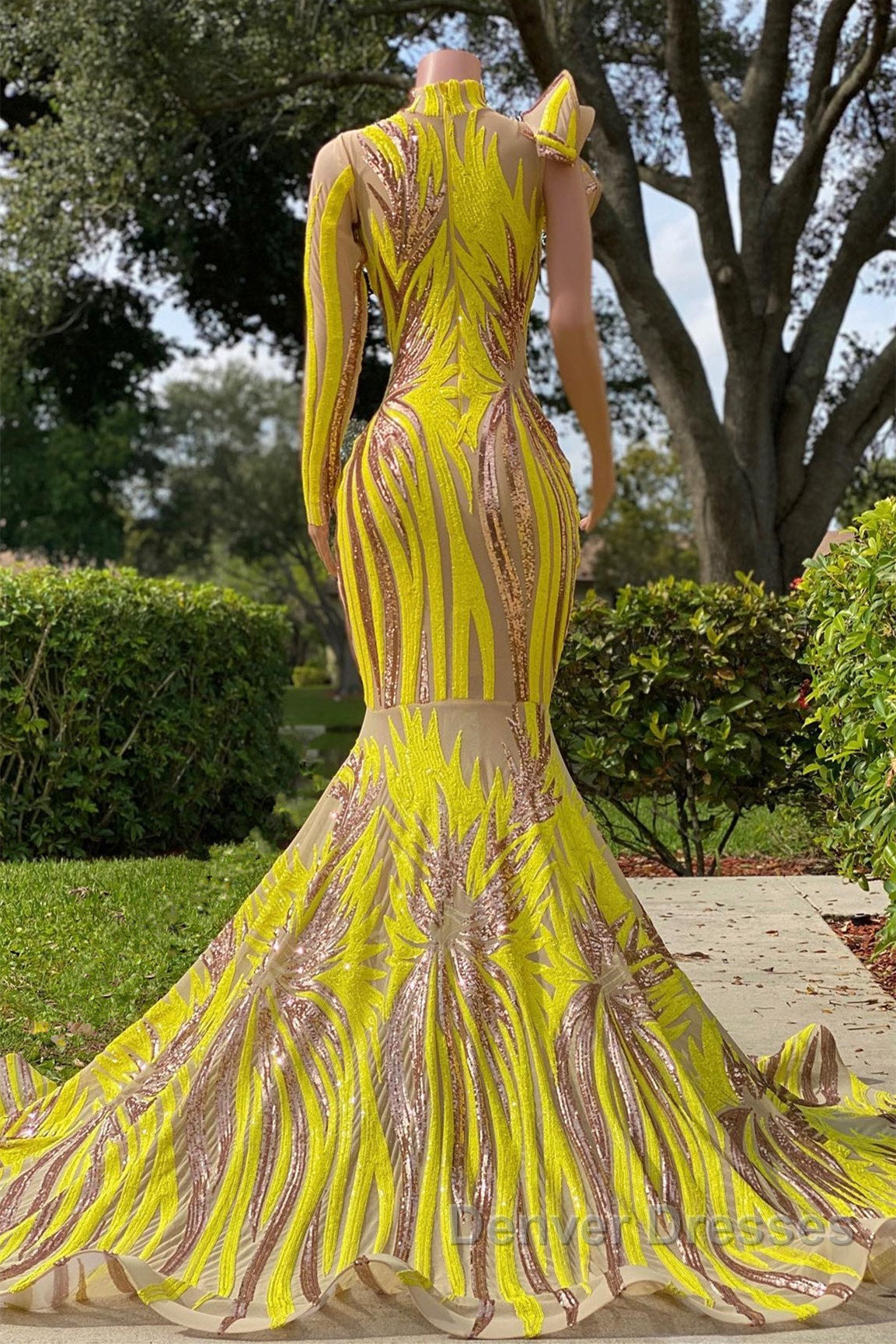 Mermaid High Neck One Shoulder Sequined Floor-length Long Sleeve Lace Prom Dress Secondary image