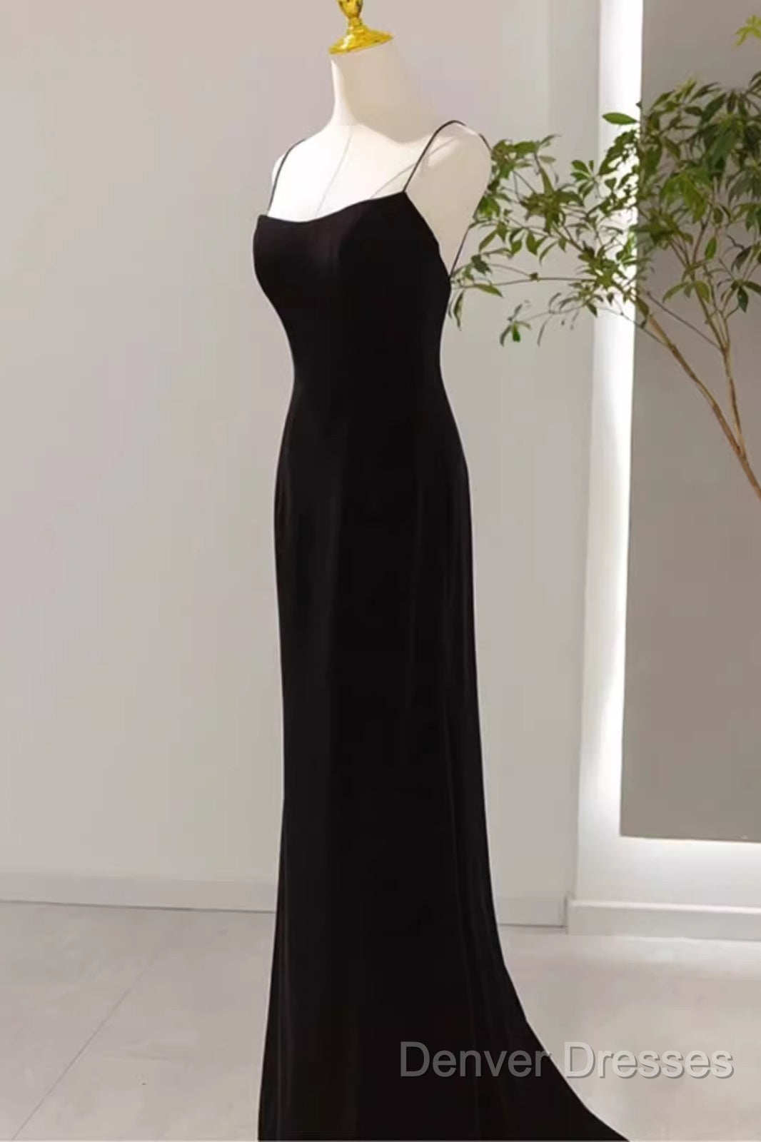 Mermaid Straps Black Velvet Long Prom Dress Secondary image