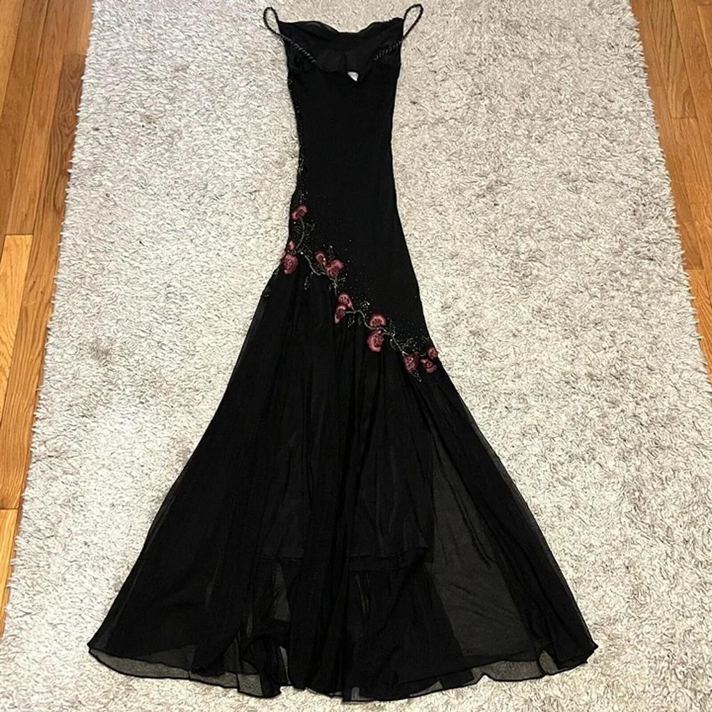 Modest Black Long Prom Dress With Flowers 22Th Birthday Outfits