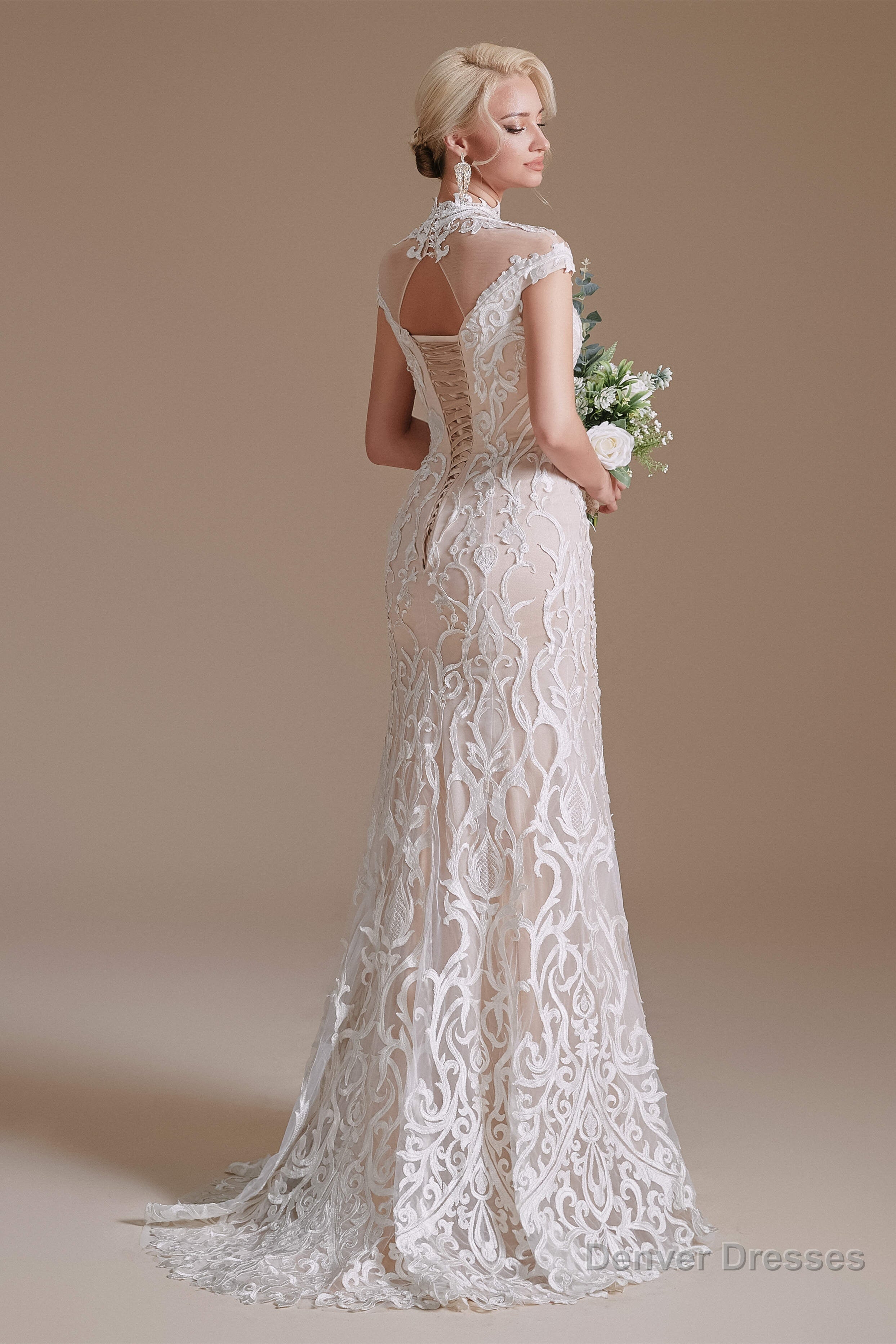 Lace Beading around Neck Wedding Dresses