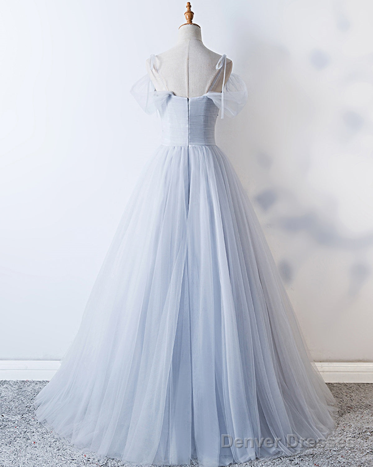 New! Sleeveless V-Neck Tulle Prom Dresses Secondary image