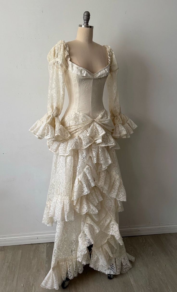 NiceVestidos-_Long Sleeves Prom Long, Exquisite Lace Ball Gown Main image