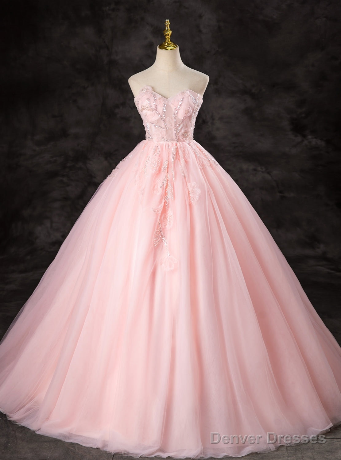 Pink Tulle Sweetheart Sequins Appliques Quinceanera Dress Main image